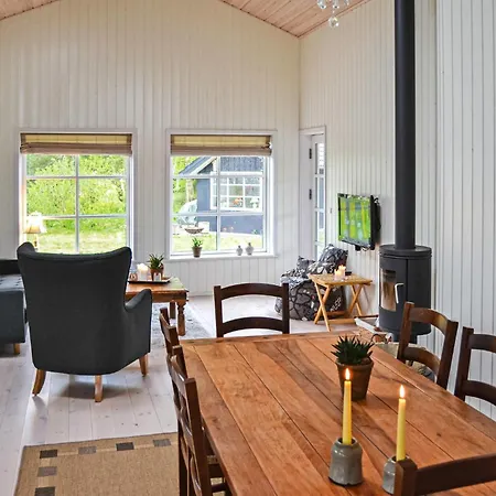 Casa vacanze Three-bedroom With A Fireplace In