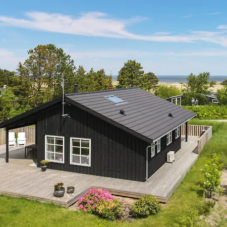 Cozy Home In Frederikshavn With Kitchen