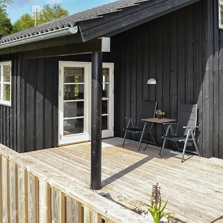 Cozy Home In Frederikshavn With Kitchen Holiday home