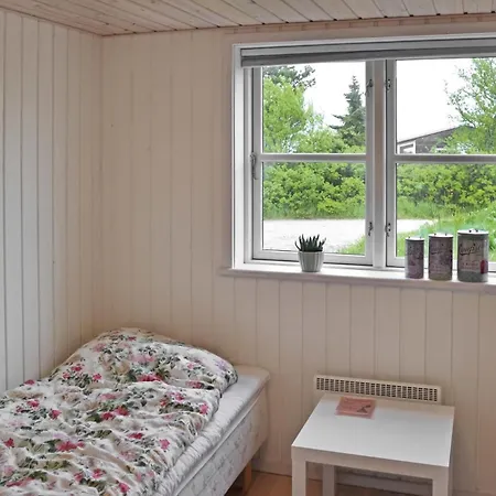 Three-bedroom With A Fireplace In Casa vacanze Frederikshavn