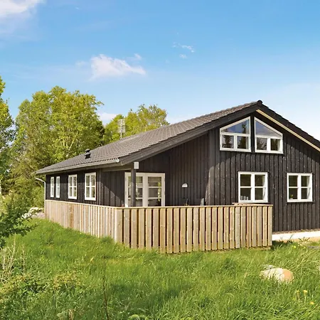 Casa vacanze Three-bedroom With A Fireplace In